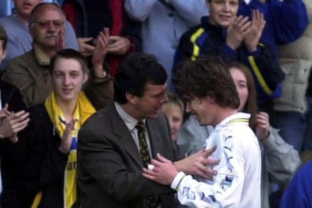 Manager David O'Leary talks to Harry Kewell after Leeds United's number 10 was subbed late in the game.
