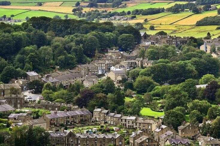 This 4.5 mile walk connects three important sites associated with Emily Bronte’s novel, “Wuthering Heights”. The route follows the Penine Way before going over Haworth Moor to Top Withins Farm and then on to Wuthering Heights on Stanbury Moor. Returning past Ponden Reservoir, you then finish back at Stanbury bus terminus.