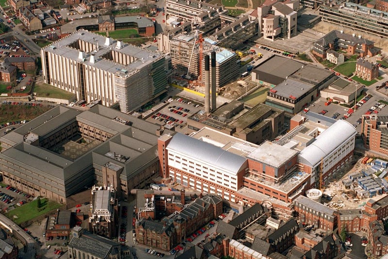 A vast building project on the Leeds General Infirmary site. Notable buildings include the Clarendon Wing and dental hospital on the left , older parts of the LGI at bottom right with the university sports hall and other university departments upper right.