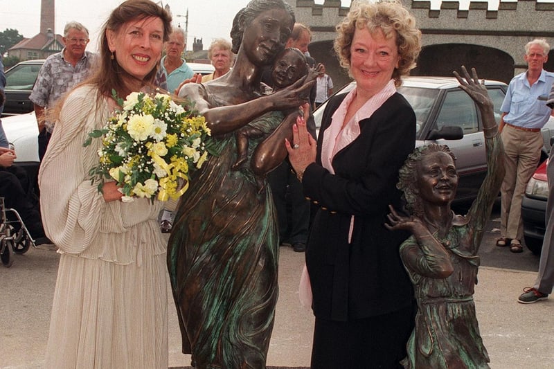 Sculptress Anita Lafford with Mrs Lofthouse at the unveiling of the welcome home statue in Fleetwood, 1997