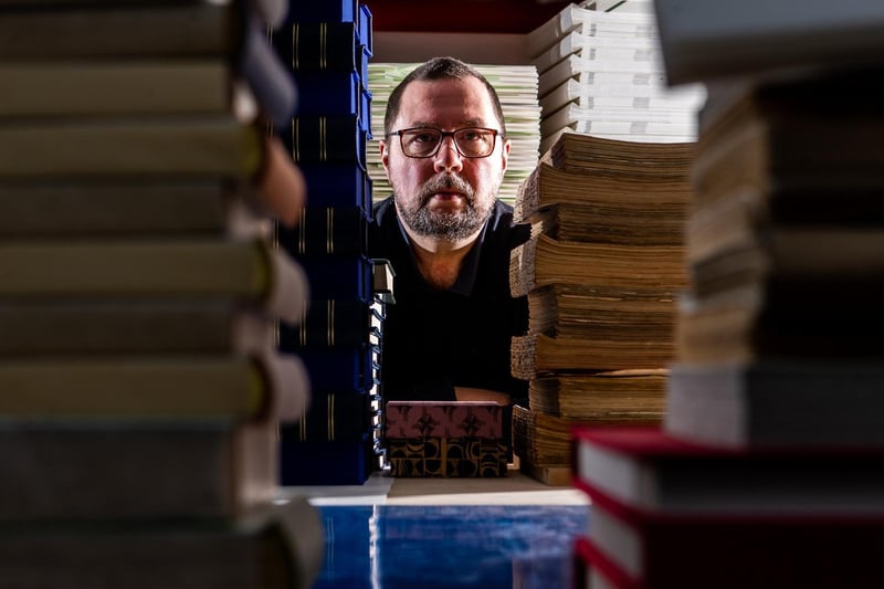 After six years of training, Stephen became a professional bookbinder and set up his own business, Stephen Conway (Bookbinders) Ltd, in 1985.