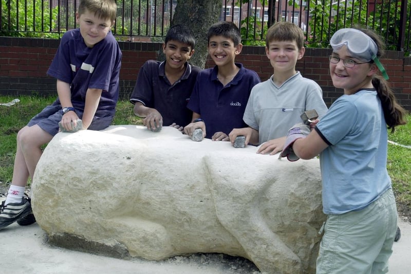 Youngsters John Barber, Babar Ashafaq, Kaheem Mohammed, Adrian Raw and Abigail Raw work on the sculpture in Cross Flatts Park organised by Groundworks.