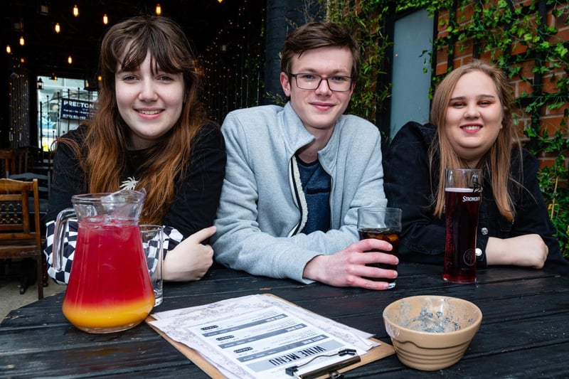 Jenny Wardle, James Fitz-gibbons, Jasmine Jordan enjoy a drink in The Wellington, Preston.