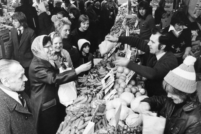 Busy shoppers in Leeds Fruit and vegetable market in December 1975.