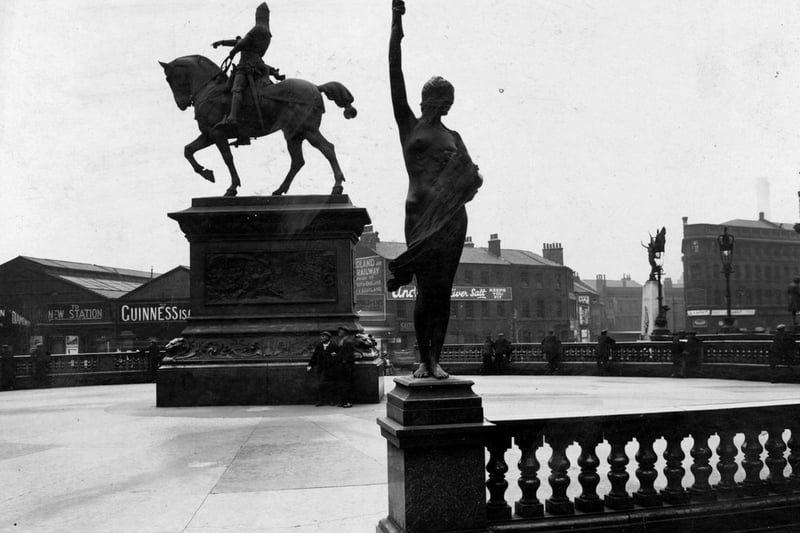 The Black Prince with a nymph statue and stone balustrade in foreground in June 1934.