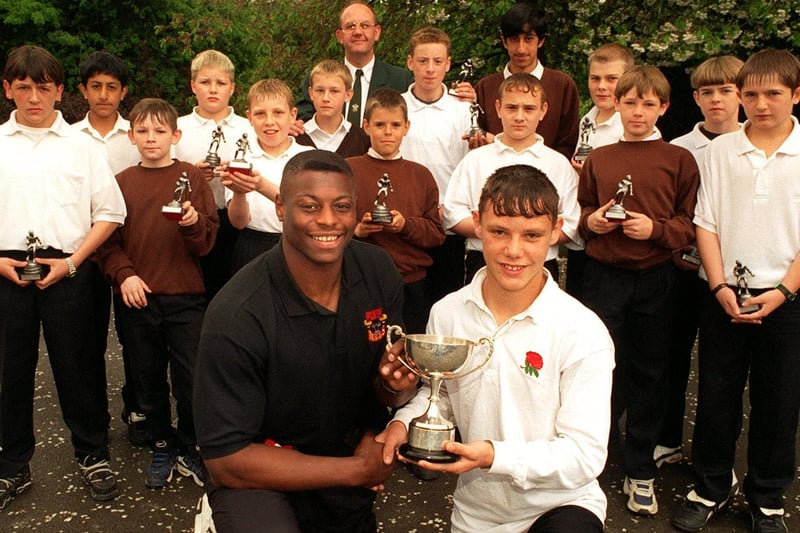 Bradford Bulls star Sonny Nickle returned to his former school Cockburn High to present the U-13s RL team with their awards and the Dorney-Sheppard Cup.