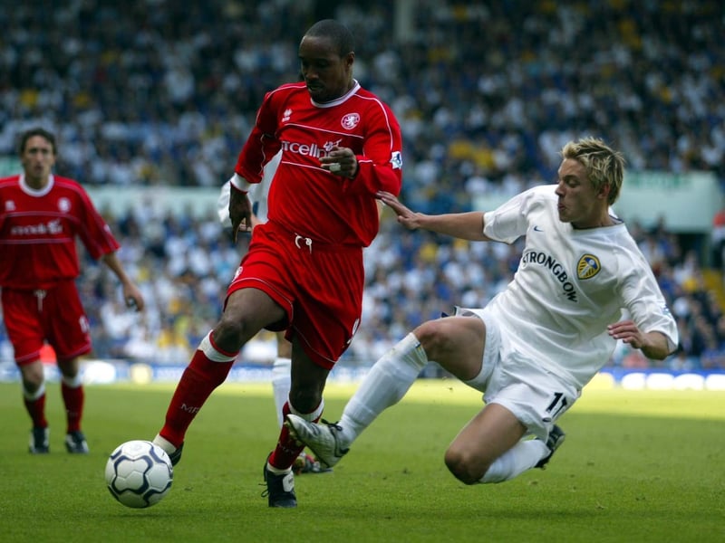 Striker Alan Smith closes down Middlesbrough's Paul Ince.