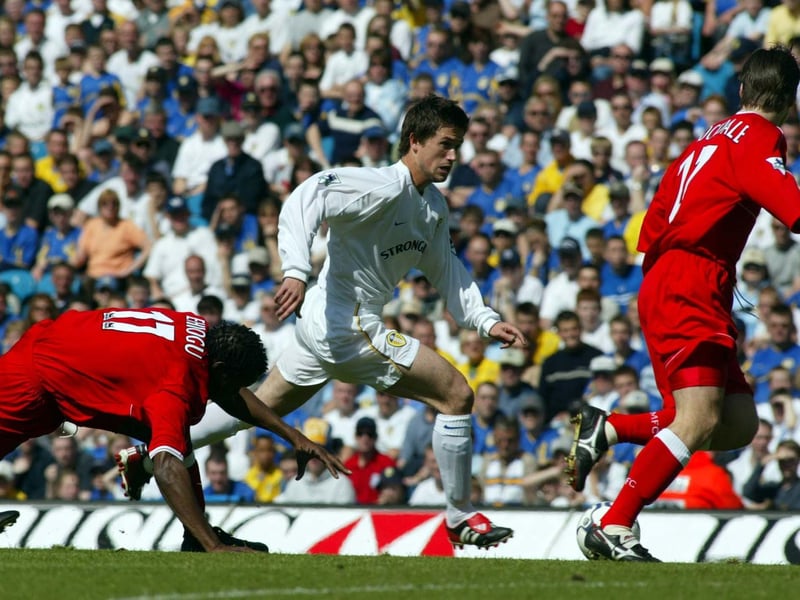 Harry Kewell glides past Middlesbrough defender Ugo Ehiogu.