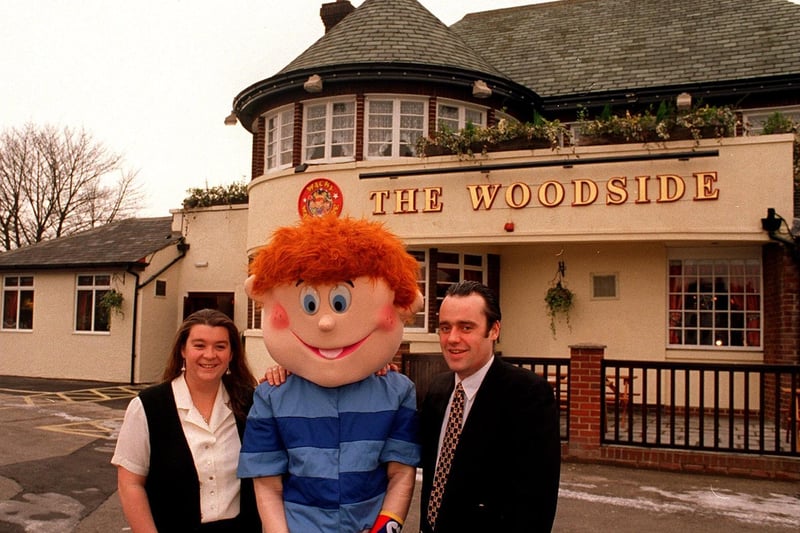 Manager Bob Durkin and assistant manager Lizzie Bullen with Wesley the brand mascot at the Woodside Tavern in January 1997.