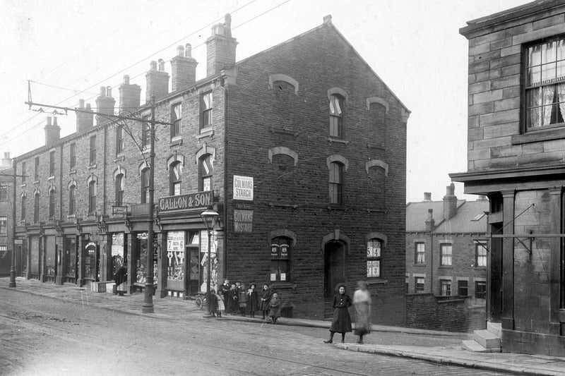 May 1908 and pictured is a block of shops from Patchetts Place on the left to Outgang on the right.