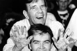 Veteran comedian Norman Wisdom got plastered for charity during a visit to the Leeds City Varieties. Norman made a Hollywood style hand cast in aid of the £5m Stepping Stones Appeal for a new Spinal injuries Centre at Pinderfields Hospital..