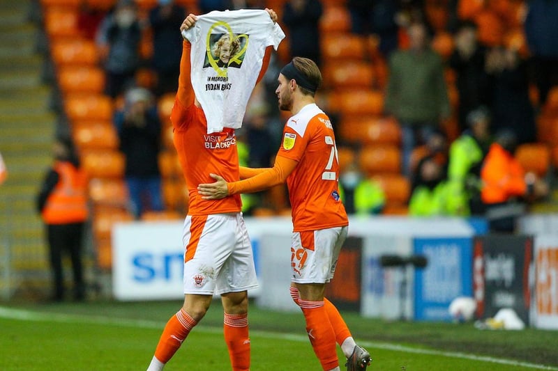 Jerry Yates held aloft a t-shirt to pay tribute to Jordan after scoring