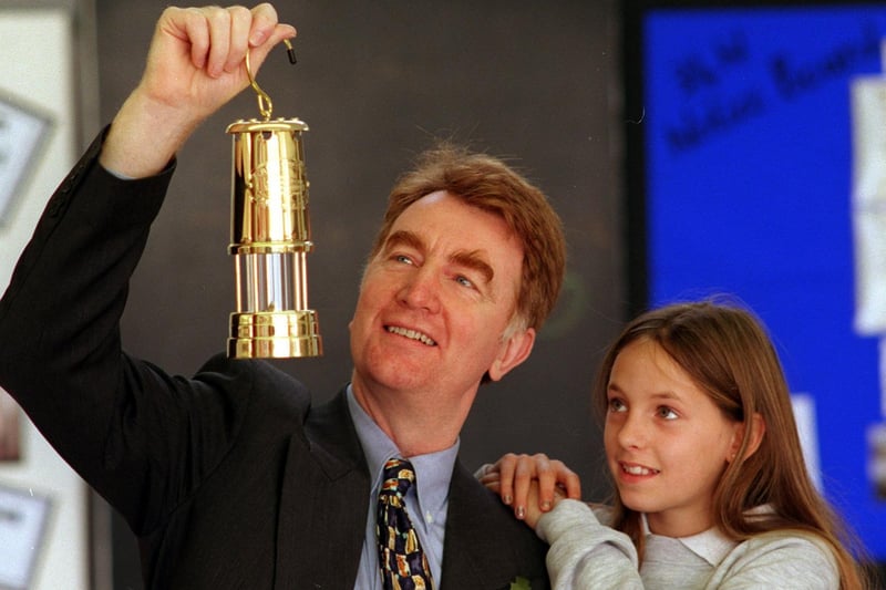 MP Colin Burgon shows the miners lamp to pupil Rebecca Atkin after a presentation at East Garforth Primary in November 1998.
