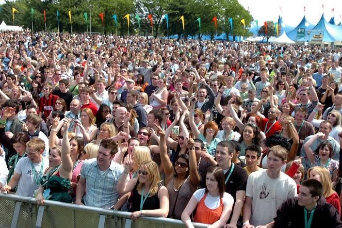 At the close of entry on 8 May 2007, over 450,000 people registered for a chance to get tickets for the 2007 festival.