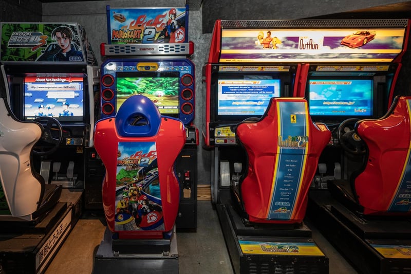 Arcade games including Mario Kart 2 and OutRun2SP.