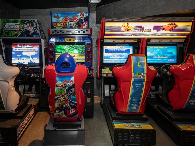 Arcade games including Mario Kart 2 and OutRun2SP.