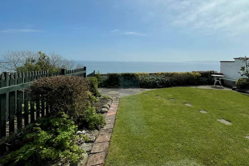 The cottage's garden with the sea view beyond