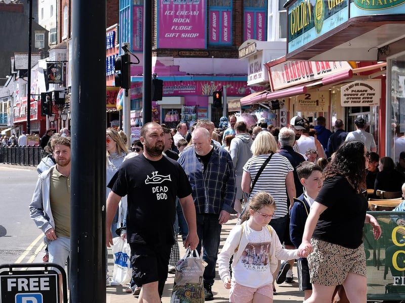 The pavements on Sandside were packed.