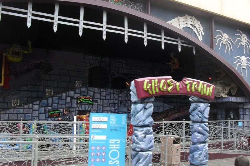 Built on two floors this creepy ride takes visitors through Dracula’s den and into the bowels of the building displaying gruesome ghosts and ghastly goings on.
