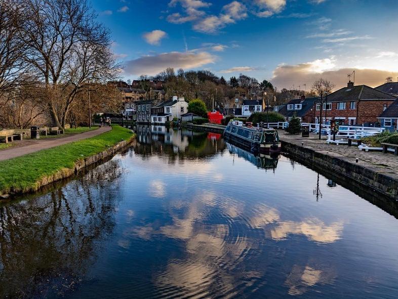 In Rodley and Stanningley Park, the average price for a flat was £132,000.