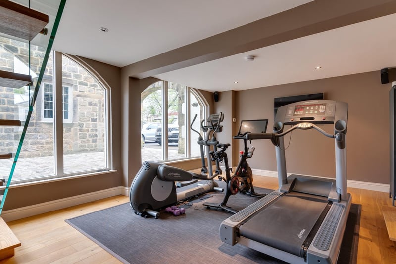 It also offers a gym below the office, perfect for those working from home who want a designated place to exercise.