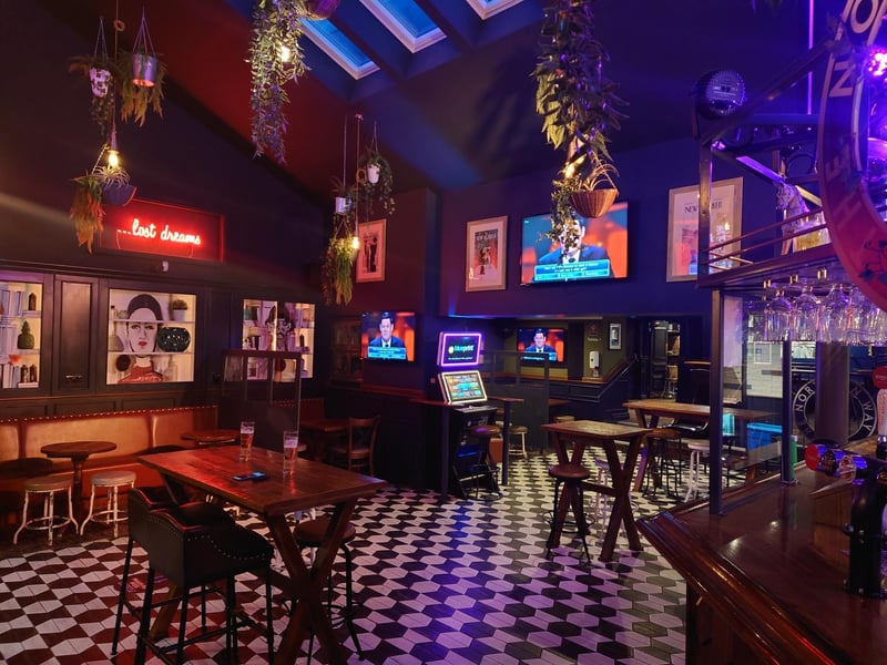 Friargate, Preston PR1 2ED - 12 screens including one on the outside terrace (the 2 biggest screens are 82"). https://www.facebook.com/TheNorthernWayPreston/ for more details on booking a table, drinks offers etc.