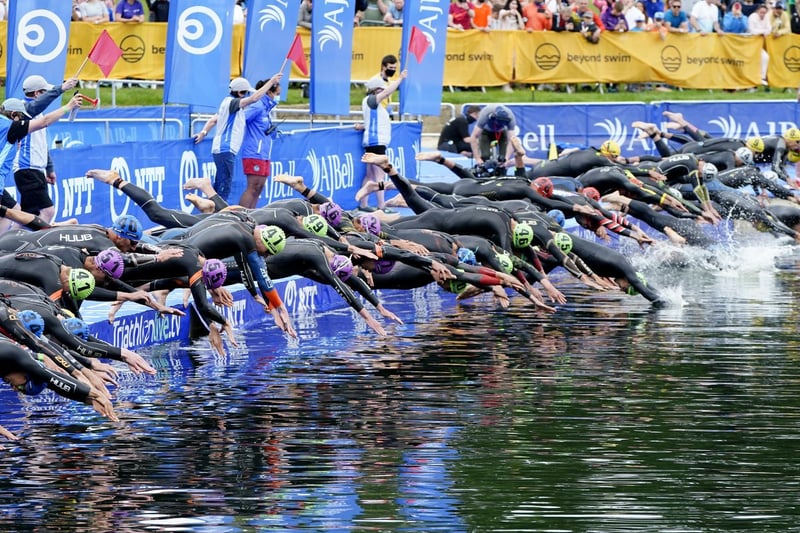Competitors dive in to start The AJ Bell 2021 World Triathlon Championship Series Mens Race during day two of the 2021 ITU World Triathlon (photo: PA Wire/ Danny Lawson)
