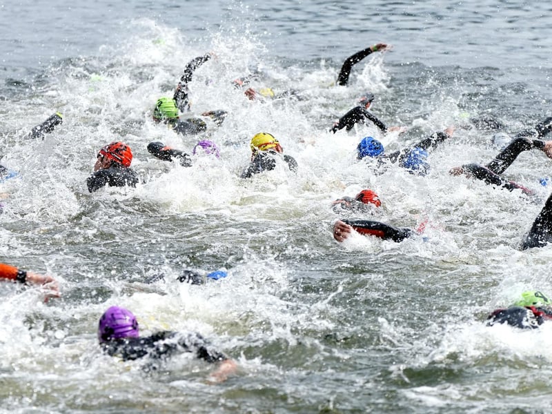 Competitors in action during The AJ Bell 2021 World Triathlon Championship Series Mens Race during day two of the 2021 ITU World Triathlon (photo: PA Wire/ Danny Lawson)