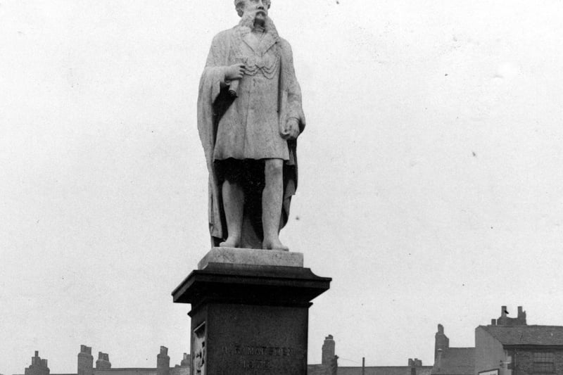 The statue of H. R. Marsden at the south end of Woodhouse Lane pictured in December 1948.
