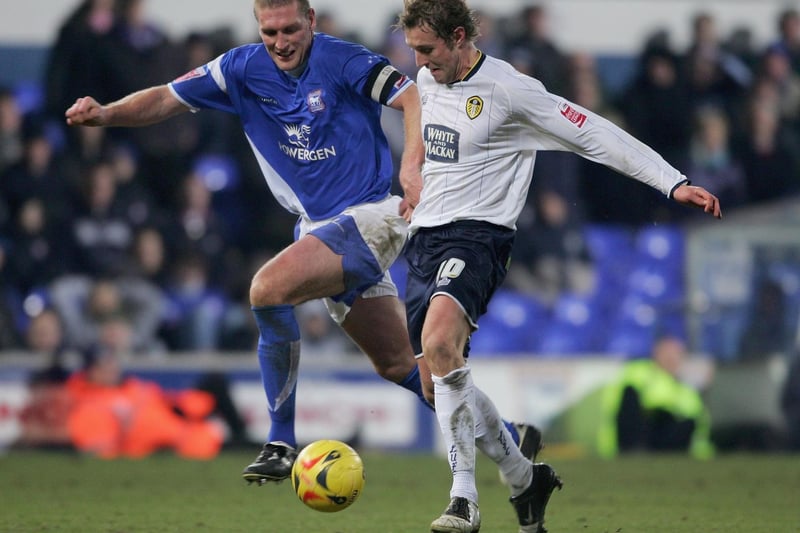 Rob Hulse battles with Ipswich Town's Jason De Vos during the Championship clash at Portman Road in January 2006.