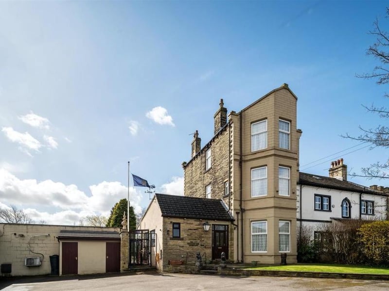 The property is on the market with Hardisty Prestige for 1,000,000.
