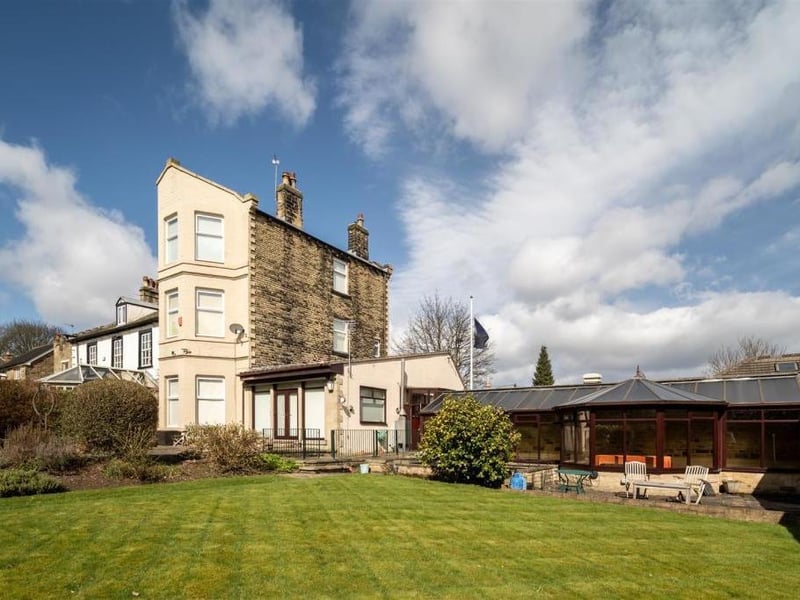 Situated in Pudsey, the house boasts great local primary and secondary school, a thriving town street and easy access to both Leeds and Bradford.