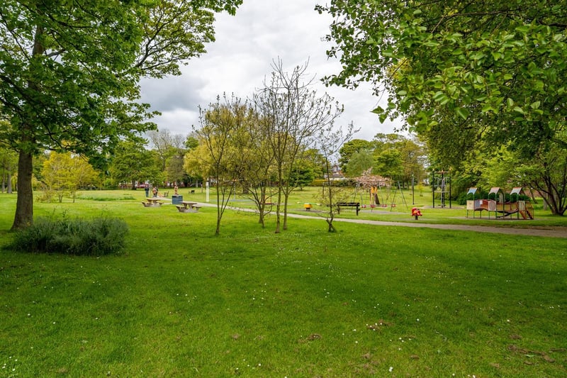 Glen Gardens were built around the 1830s and were part of the private estate of Ravine Hall. It features a cafe, play area and plenty of open space for picnics.