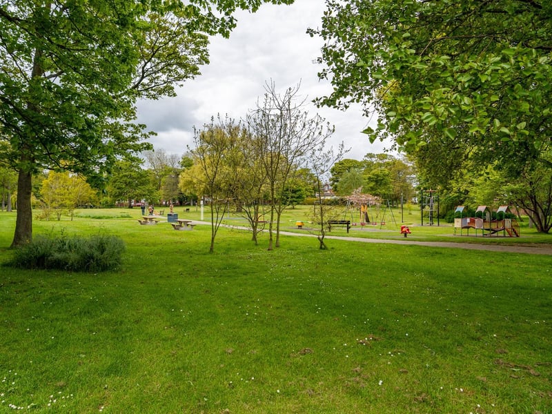 Glen Gardens were built around the 1830s and were part of the private estate of Ravine Hall. It features a cafe, play area and plenty of open space for picnics.