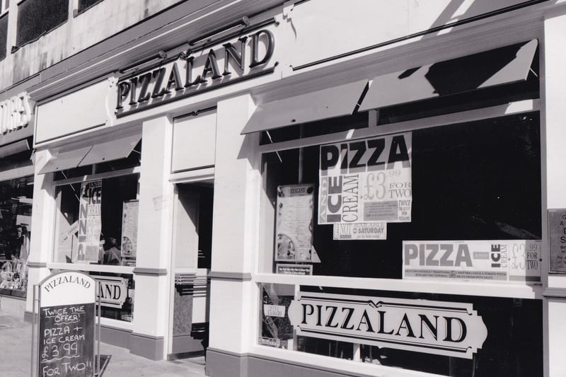 This Pizzaland restaurant on Briggate opened in September 1990 and was decorated in the style of an Italian bistro.