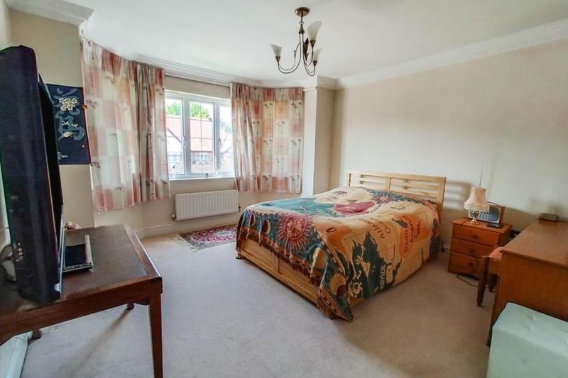 The stunning master bedroom suite incorporates a walk in dressing room and a well proportioned en suite bathroom.There are four additional bedrooms with built in wardrobes.