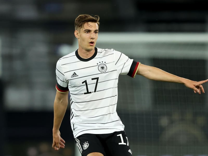 Borussia Mönchengladbach's 24-year-old German international midfielder Florian Neuhaus is emerging as a strong contender for Liverpool to replace the outgoing Georginio Wijnaldum who is set to join PSG instead of Barcelona. (Mirror).