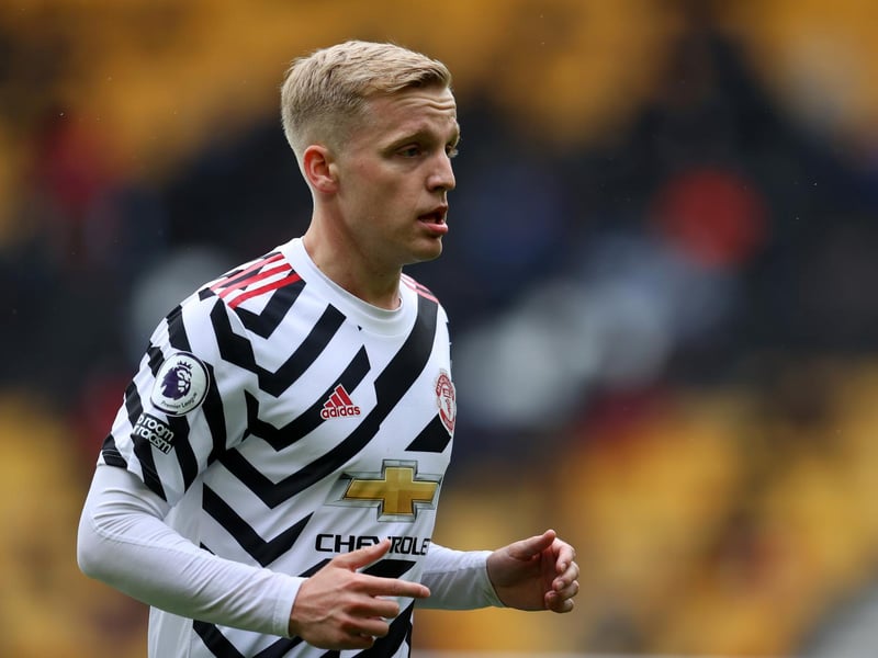 Arsenal have been in touch with Manchester United about the possibility of signing Netherlands international midfielder Donny van de Beek. (90min).