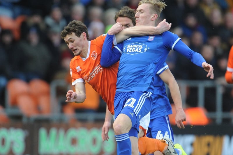 Barnsley are interested in a summer swoop for Ipswich midfielder Flynn Downes. (Football Insider)