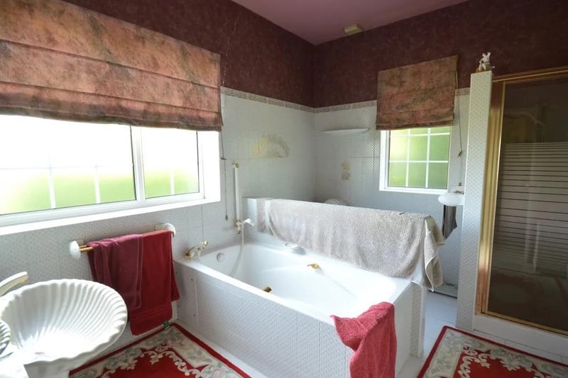 A white suite within a bathroom at Thorn House
