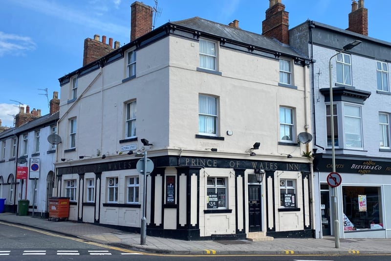 The Prince of Wales on Castle Road is a traditional pub. A Google review reads: "Nice small pub with well kept beer and a good atmosphere. Also it is dog friendly."