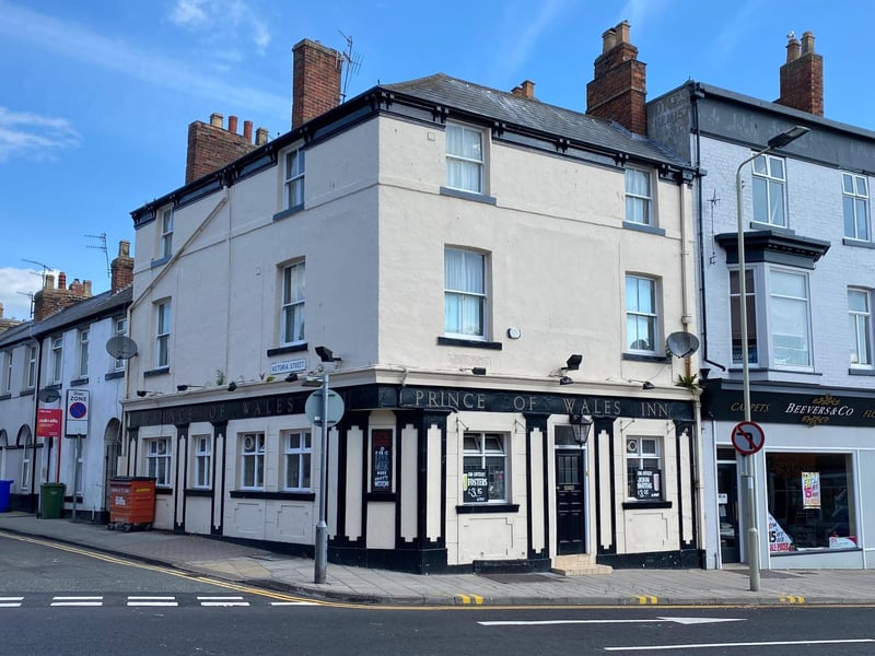 The Prince of Wales on Castle Road is a traditional pub. A Google review reads: "Nice small pub with well kept beer and a good atmosphere. Also it is dog friendly."