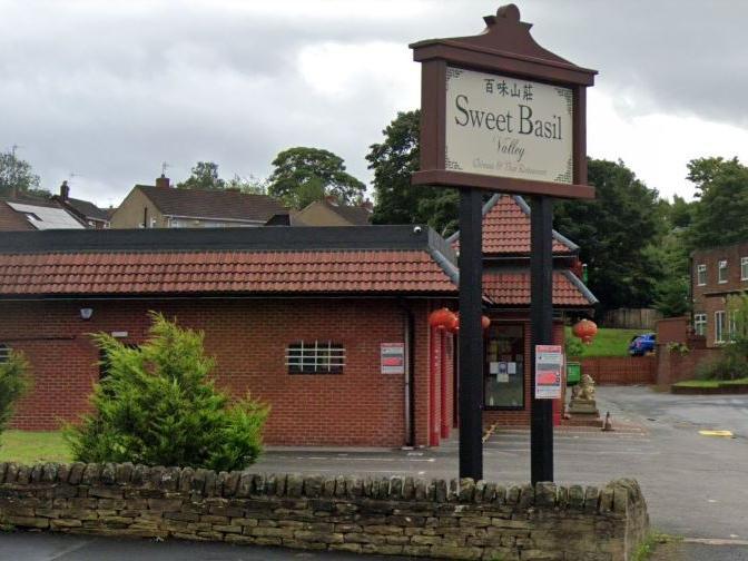 A massive, beautifully appointed destination restaurant sitting right on the Yeadon and Rawdon border. It boasts rave reviews on Tripadvisor and Google for its extensive, upscale menu of high-quality Chinese and Thai classics, with the aromatic crispy duck and diverse banquet options proving massive hits for special occasions. 🍴 1 Green Ln, Yeadon, Rawdon, Leeds LS19 7BY