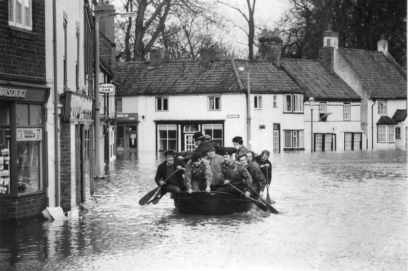 Boroughbridge, 4th January 1982

Soldiers and policemen turned to paddle power to ferry stranded people from their homes in Fishergate, Boroughbridge.
