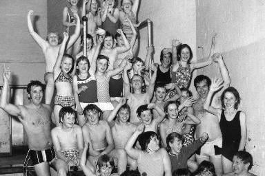 A press photograph of children and their instructors at Castleford Baths