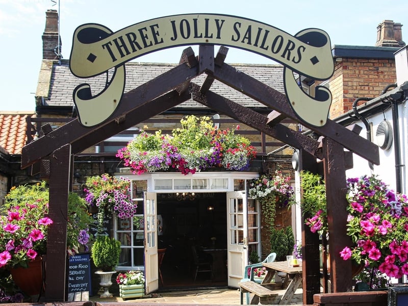 A Trip Advisor review reads: "Had Sunday lunch here, great choice, good portion sizes and fantastic prices. The lunch was delicious would highly recommend Sunday lunch here."