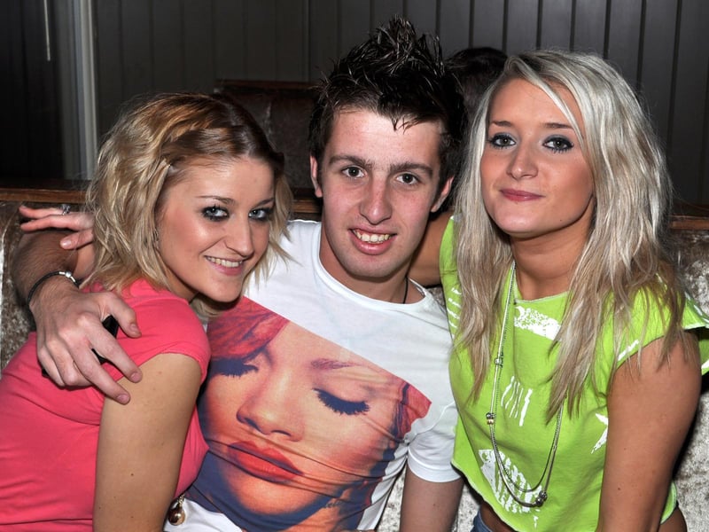 Lou, Alfie and Debby catch up over a few drinks.