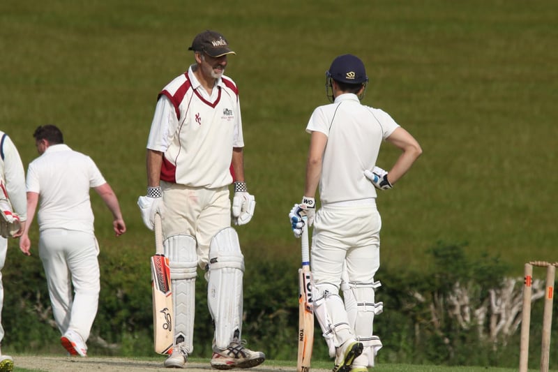 Wold Newton batsmen have a chat

PHOTOS BY TCF PHOTOGRAPHY