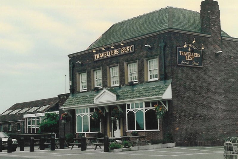 The Travellers Rest pub on Hill Top Road at Armley in July 1991.