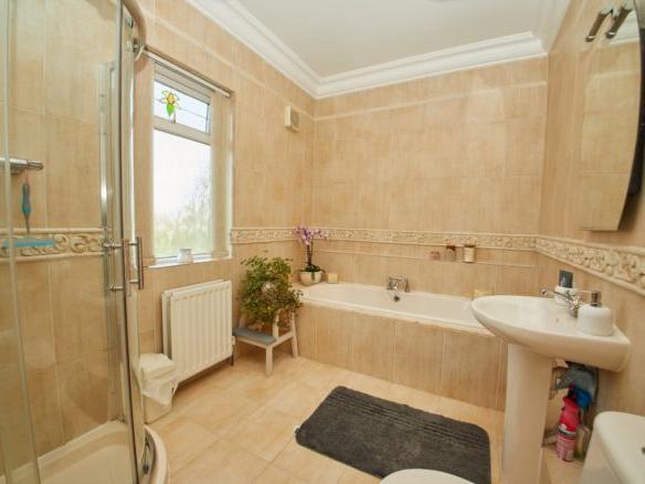 Te house is served by a spacious family bathroom.